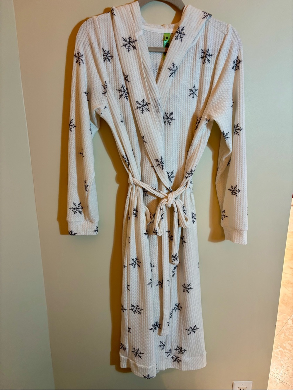 Honeydew Women’s Cream Snowflake Print Waffle Lightweight Soft Hooded Bathrobe M